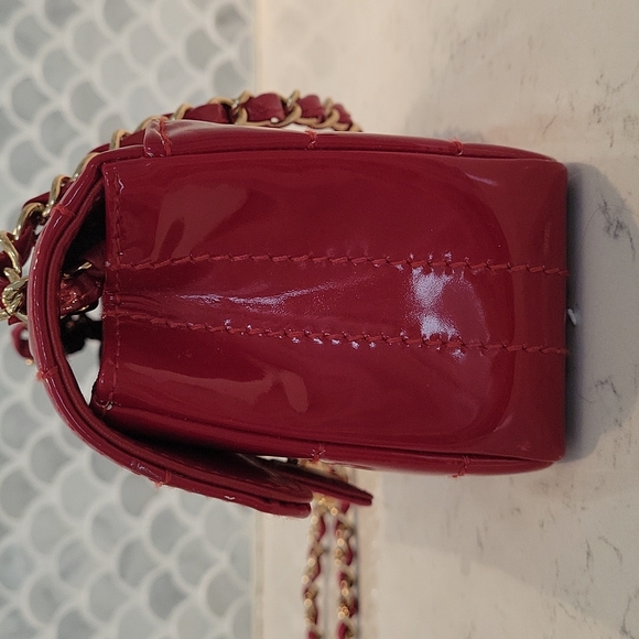 PETITE CLASSIC CHANEL PATENT HANDBAG WITH CARD CASE - Picture 4 of 13